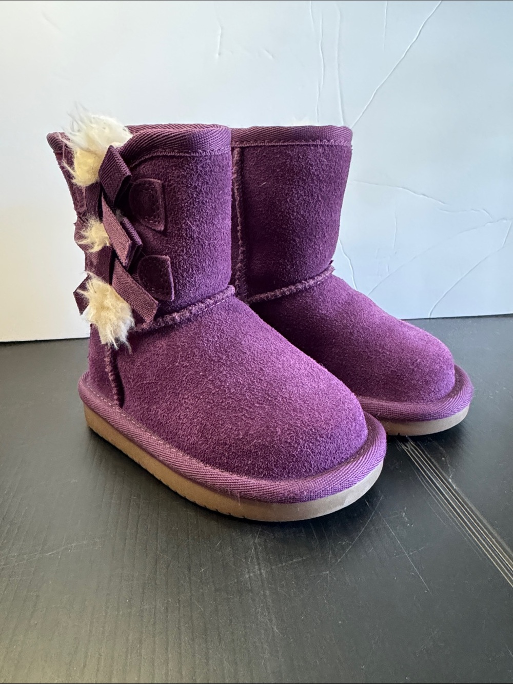 Koolaburra by UGG faux fur Grape boot with bows size 5 (Toddler)